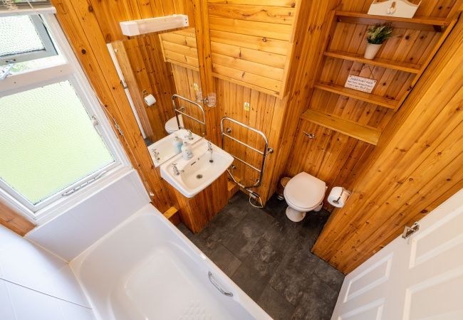 Chalet in Drumnadrochit - Thistle Cabin at Ancarraig Lodges, Loch Ness