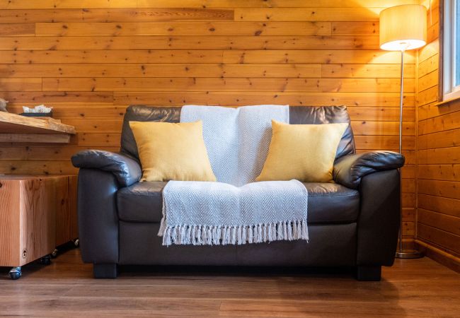 Chalet in Drumnadrochit - Thistle Cabin at Ancarraig Lodges, Loch Ness Chalet in Drumnadrochit - Thistle Cabin at Ancarraig Lodges, Loch Ness