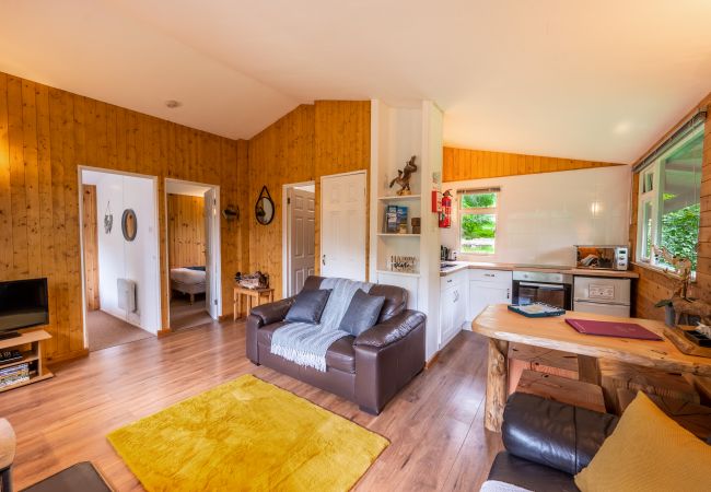 Chalet in Drumnadrochit - Thistle Cabin at Ancarraig Lodges, Loch Ness