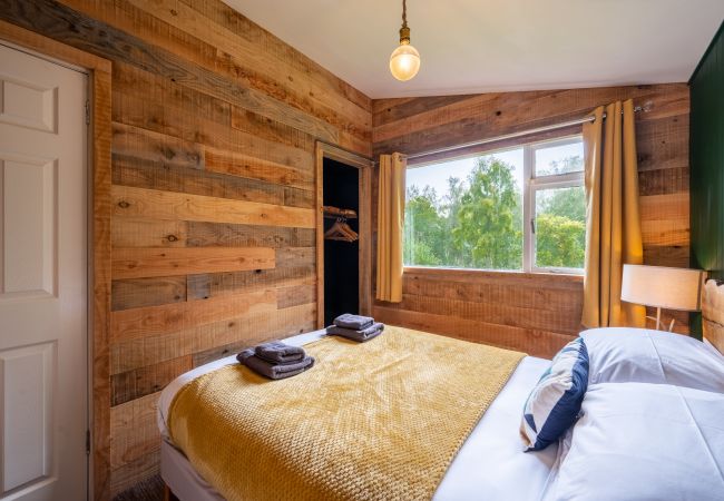 Chalet in Drumnadrochit - The Wood Hatch Cabin at Ancarraig Lodges, Loch Ness Chalet in Drumnadrochit - The Wood Hatch Cabin at Ancarraig Lodges, Loch Ness
