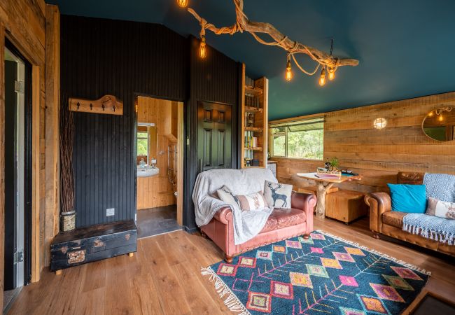 Chalet in Drumnadrochit - The Wood Hatch Cabin at Ancarraig Lodges, Loch Ness Chalet in Drumnadrochit - The Wood Hatch Cabin at Ancarraig Lodges, Loch Ness
