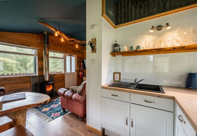 Chalet in Drumnadrochit - The Wood Hatch Cabin at Ancarraig Lodges, Loch Ness Chalet in Drumnadrochit - The Wood Hatch Cabin at Ancarraig Lodges, Loch Ness