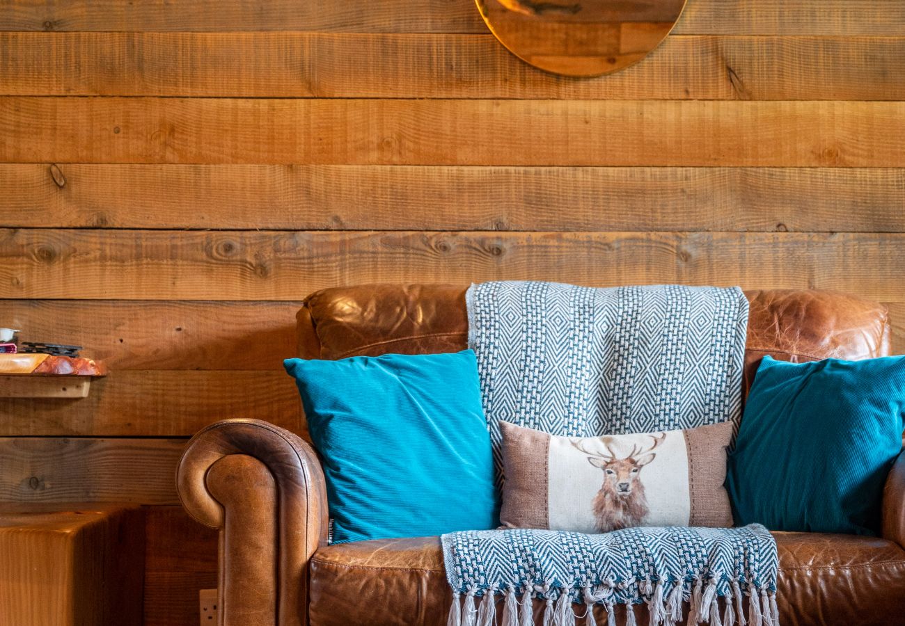 Chalet in Drumnadrochit - The Wood Hatch Cabin at Ancarraig Lodges, Loch Ness