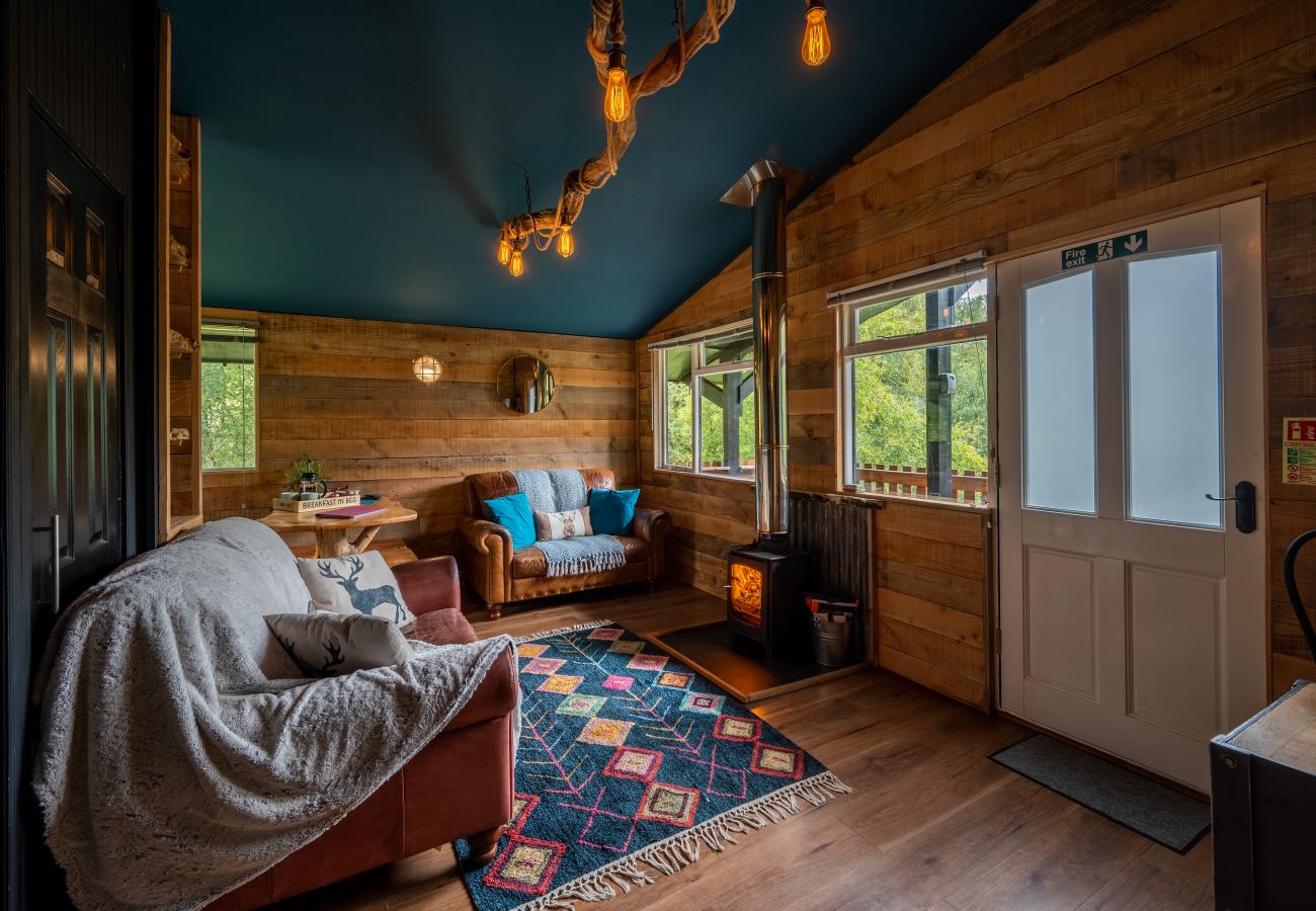 Chalet in Drumnadrochit - The Wood Hatch Cabin at Ancarraig Lodges, Loch Ness